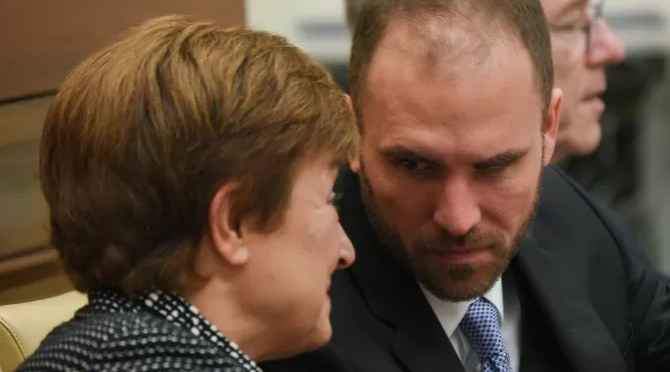 Por qué el acuerdo con la Argentina puede dejar «mal parado» al FMI: la advertencia de un ex directivo del Fondo