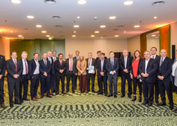 Morales se reunió con industriales del NOA y NEA