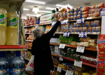 Guerra a la inflación: rigen desde este lunes las nuevas canastas de productos frescos y esenciales