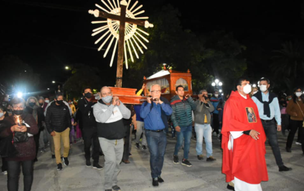 El Vía Crucis en San Pedro colmó de emoción a toda la ciudadanía