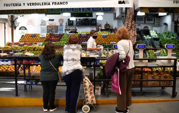 A quiénes alcanzará el nuevo bono que anuncia Martín Guzmán: montos y plazos de pago