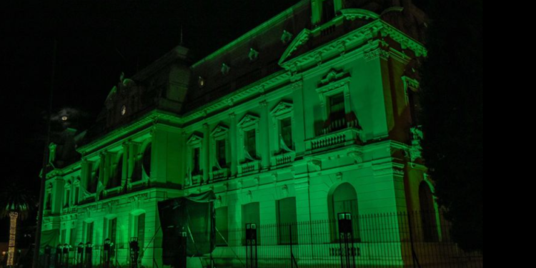 Jujuy ilumina de verde la Casa de Gobierno en el marco de la semana de la sostenibilidad