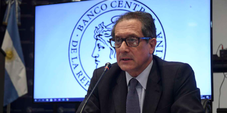 Cepo al dólar: por las trabas a las empresas, el Banco Central ahorró US$2500 millones