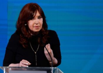 Cristina Kirchner cuestionó la legitimidad del Presidente después de las duras críticas de Larroque