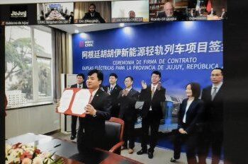 Morales firmó convenio con la china CRRC para la compra de duplas eléctricas