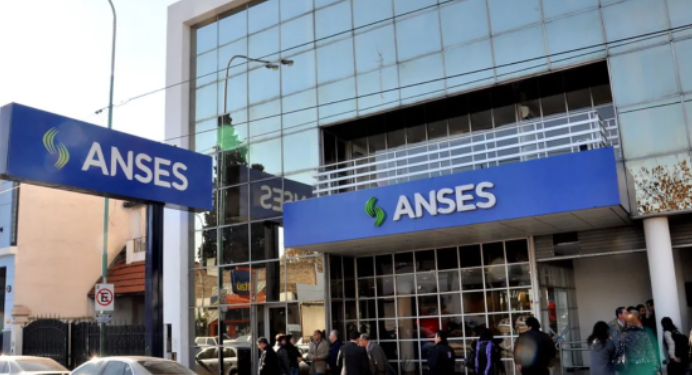 Calendario de pagos de Anses: AUE, bono a jubilados y otras prestaciones del lunes 2 de mayo