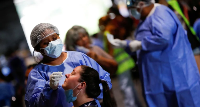 Suba de casos de COVID en Argentina: quiénes impulsan el actual aumento de contagios