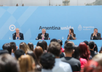 La Anses festeja su aniversario regalando plata: bono de $20.000 para sus empleados y 1000 incorporaciones a planta