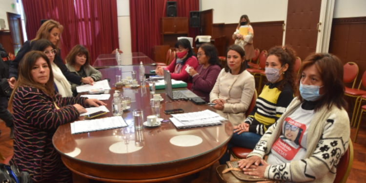 La Comisión de Género recibió a la mamá de Iara rueda