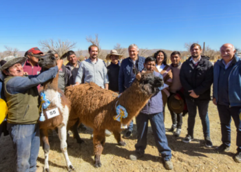 Morales abrió la Expo feria de Ganaderos, Agricultores y Artesanos de La Intermedia