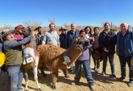 Morales abrió la Expo feria de Ganaderos, Agricultores y Artesanos de La Intermedia