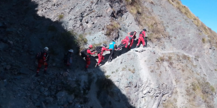 Volcán: una niña sufrió un accidente y fue rescatada luego de ocho horas debido a lo inóspito del lugar