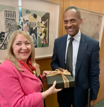 La presidenta del Parlatino busca asesoriamiento para crear oficina del futuro