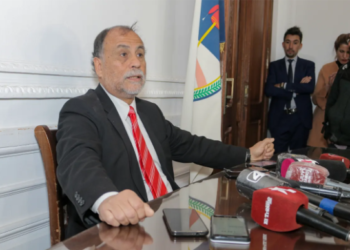 El Gobierno insta a desistir de la ocupación ilegal de tierras cercanas al ferrocarril