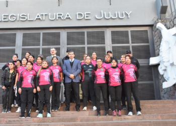Selección de fútbol femenino de la fuerza de la Policía de Salta fue recibida en la Legislatura