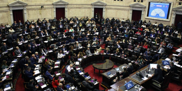 El caso del avión sospechoso amenaza con irrumpir hoy en la sesión de Diputados