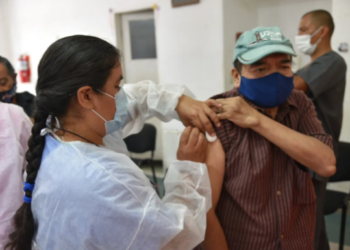 Covid-19: puntos de vacunación y testeo durante el fin de semana largo