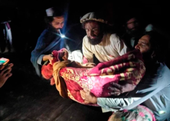 Al menos 1,000 muertos y cientos de heridos en Afganistán tras un terremoto de magnitud 6.1