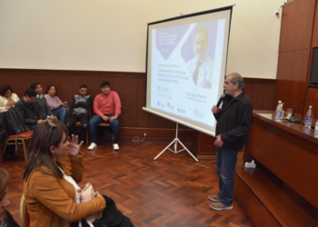 En la Legislatura se desarrolló la confderencia abierta «elementos para el análisis político de coyuntura»