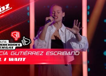 Se emocionó al final de la canción y conmovió al jurado