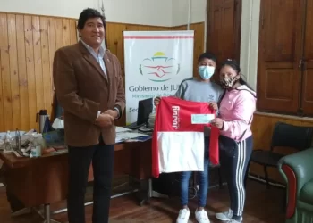 Apoyo a Alexander Llañez para su participación en la prueba de jugadores de Independiente