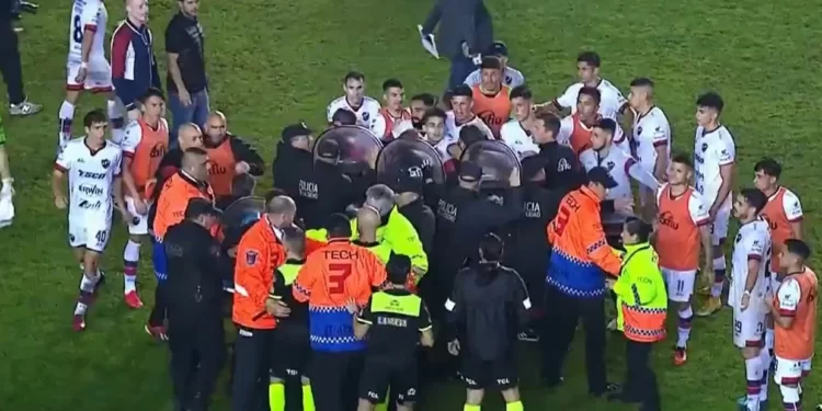 Patronato vs Barracas: cuatro jugadores y un asistente detenidos tras el partido