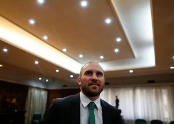 El Gobierno va a sostener el precio de los bonos en pesos