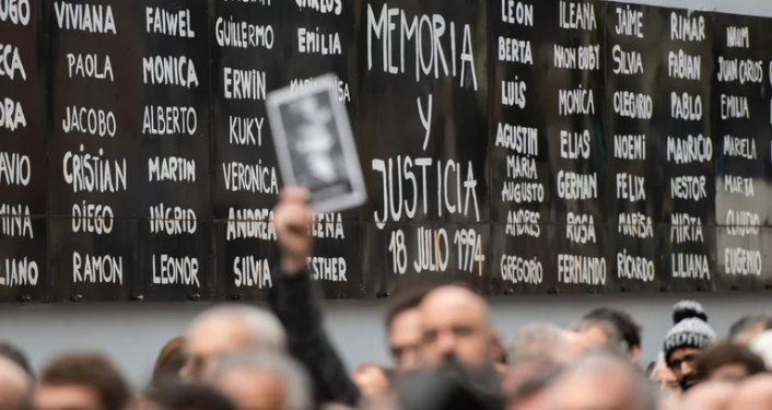 El acto por el 28 aniversario del atentado a la AMIA vuelve a ser presencial tras dos años de pandemia