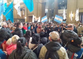 Ante la negativa del Gobierno, los movimientos sociales oficialistas saldrán a la calle para exigir el Salario Básico Universal