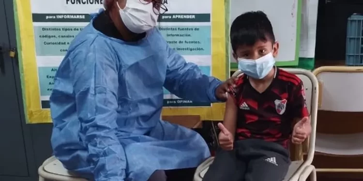 Comenzó la vacunación contra el COVID-19 en establecimientos educativos