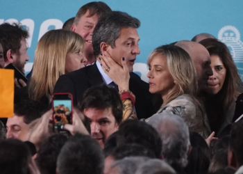 Empresarios, sindicalistas y políticos: 56 fotos de todos los presentes en la asunción de Massa