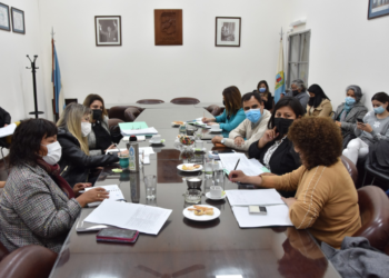 Trabajan en la prevención de plaga que amenaza la apicultura