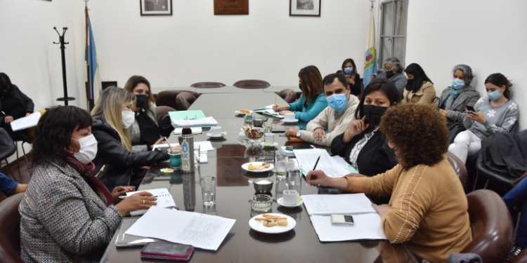 Trabajan en la prevención de plaga que amenaza la apicultura