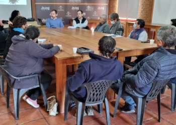 Trabajan en la prevención de plaga que amenaza la apicultura