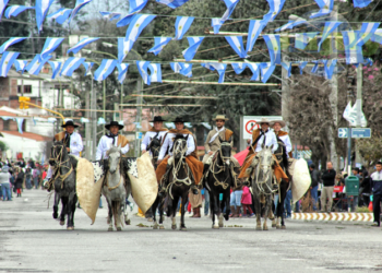Presentación del formulario para el desfile del 23 de agosto