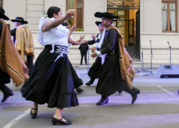 Finalizó Senderos de la Pachamama con música y danza en Plaza España