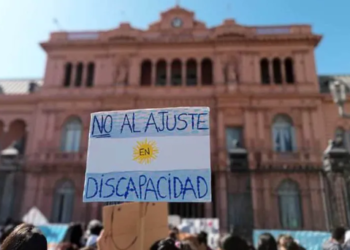 Advierten sobre retrasos en los pagos y un posible ajuste en la asistencia para personas con discapacidad