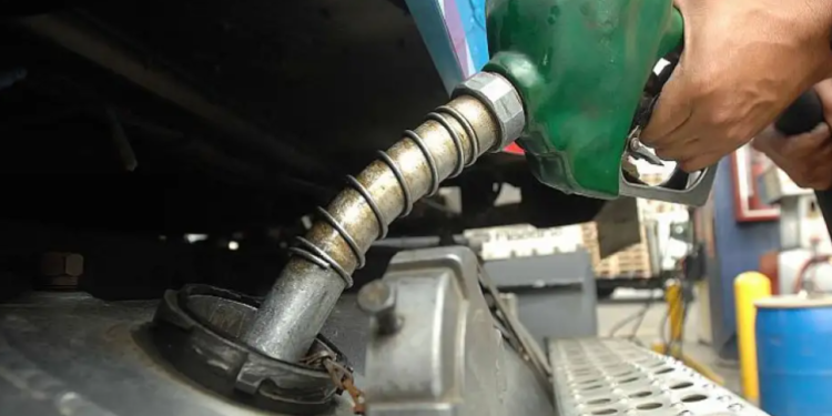 Combustible: el Gobierno postergó hasta octubre la actualización de los impuestos