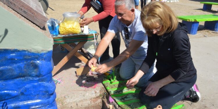 Bravo agradeció a la Pachamama en barrio 1 de Agosto