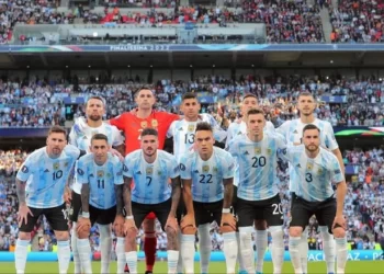 La Nueva camiseta suplente del seleccionado de futbol argentino para el Mundial Qatar 2022
