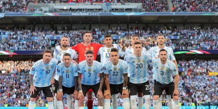 La Nueva camiseta suplente del seleccionado de futbol argentino para el Mundial Qatar 2022