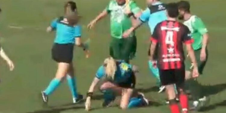 Un Futbolista agrede cobardemente a una Mujer Arbitro