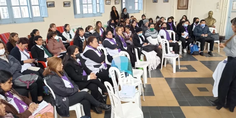 Capacitación a docentes de la CEPJA sobre violencia de genero