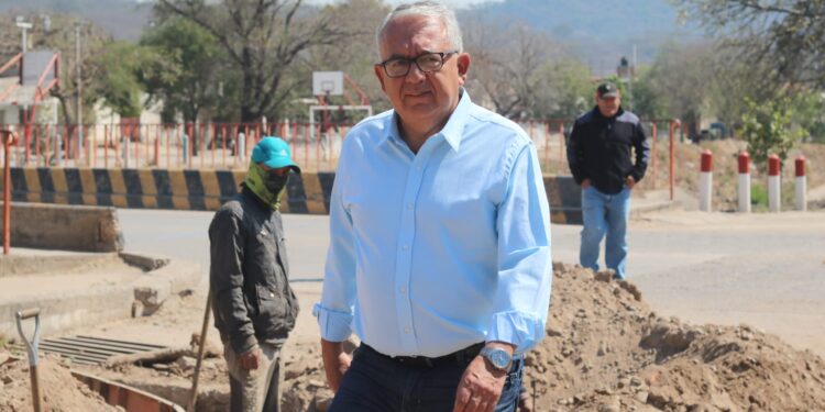 Continúan las obras de pavimentación en la localidad de San Pedro