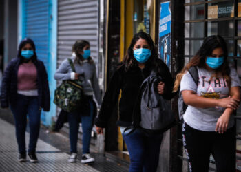 El uso de la mascarilla deja de ser obligatorio en Argentina