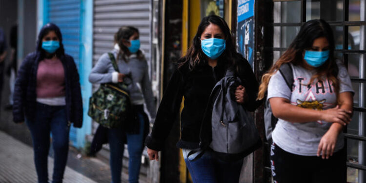 El uso de la mascarilla deja de ser obligatorio en Argentina