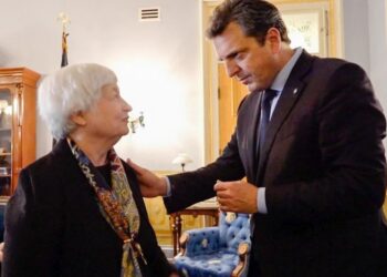 Massa terminó su gira por Estados Unidos y mostró sus contactos con la política americana