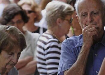 La odisea de los jubilados para sobrevivir en Argentina