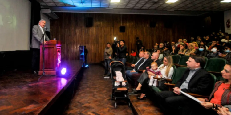 Morales rindió homenaje y descubrió la placa del Cine Auditórium “Julio Lencina”