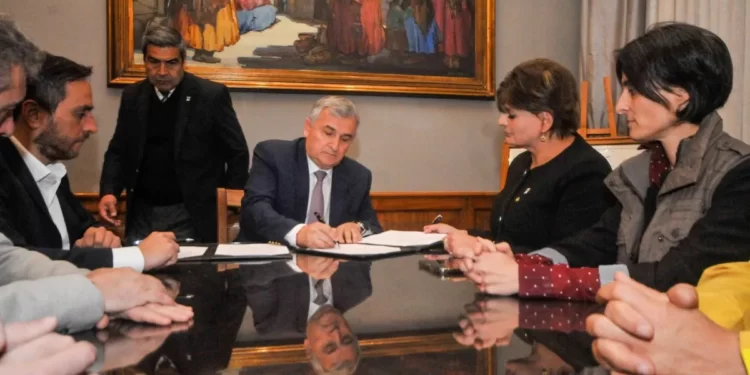 Provincia y Nación articulan acciones para robustecer lucha contra el fuego